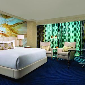 Resort King Strip View